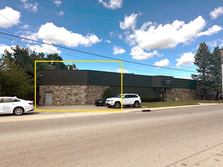 More Photos Of 395 Westbury Blvd, Hempstead Warehouse For Lease