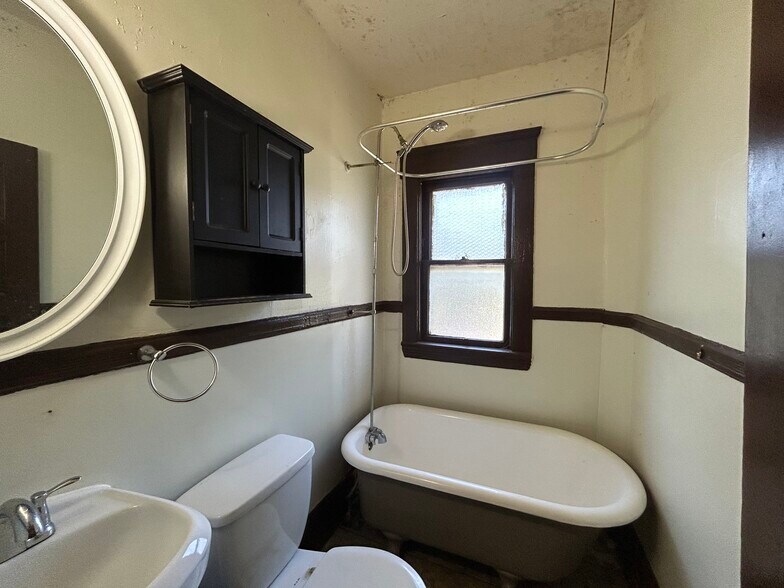 More Photos Of 4309 Clinton Ave, Cleveland Apartments For Sale