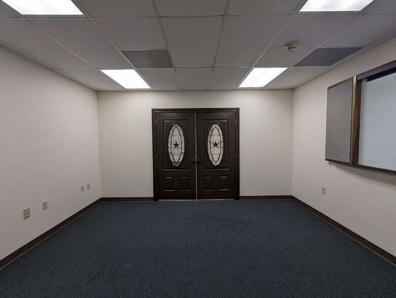 More Photos Of 2660 Sweetgum Ln, Beaumont Office For Sale