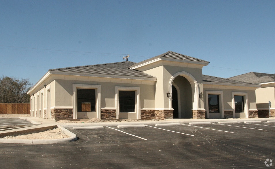 More Photos Of 9647 Huebner Rd, San Antonio Medical For Sale