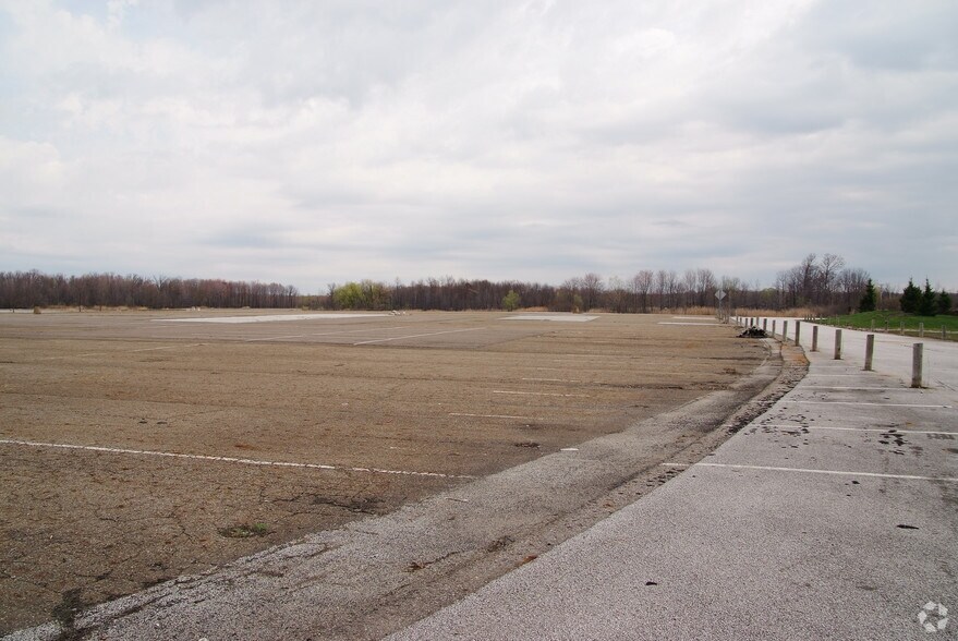 More Photos Of 16 N Aurora Rd, Aurora Freestanding For Lease