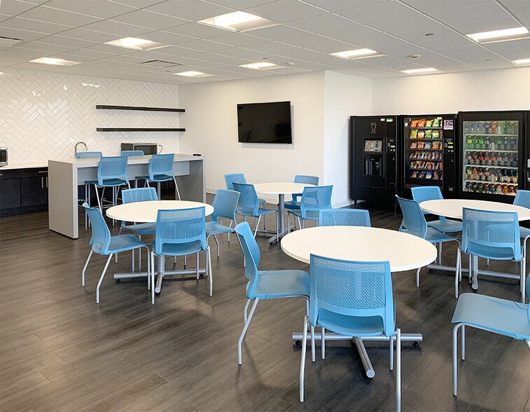 More Photos Of 1701 E Woodfield Rd, Schaumburg Office For Lease