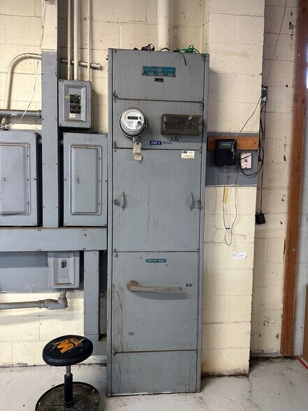 More Photos Of 6380-6396 Roland St, Buena Park Warehouse For Sale