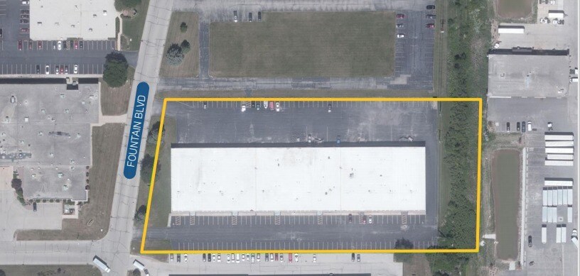 More Photos Of W141N9294-W141N9316 Fountain Blvd, Menomonee Falls Warehouse For Lease