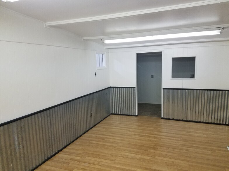 More Photos Of 7200 W Reno Ave, Oklahoma City Service For Lease
