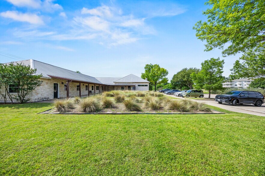 More Photos Of 610 N Town East Blvd, Mesquite Medical For Sale
