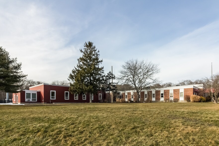 More Photos Of 107 Wilcox Rd, Stonington Loft Creative Space For Lease