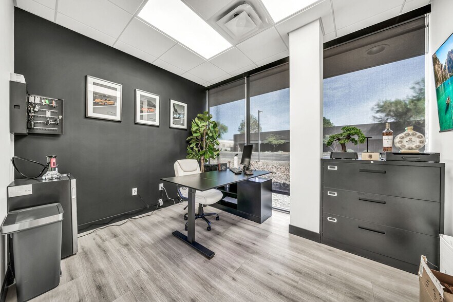More Photos Of 14505 N Hayden Rd, Scottsdale Light Distribution For Lease