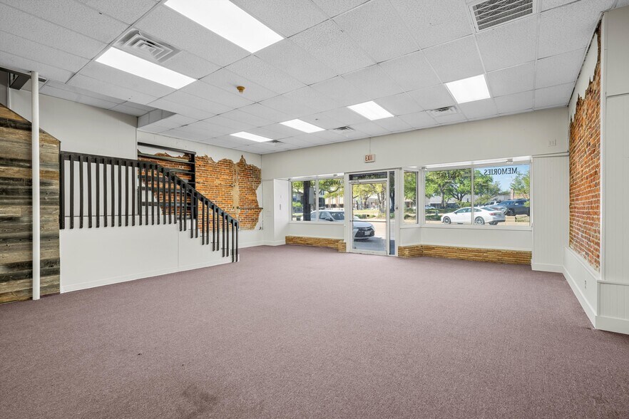 More Photos Of 107 W Main St, Cameron Storefront Retail Office For Lease