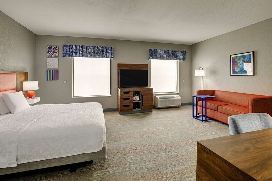More Photos Of 5723 Heritage Crossing Dr, Glen Carbon Hotel For Sale