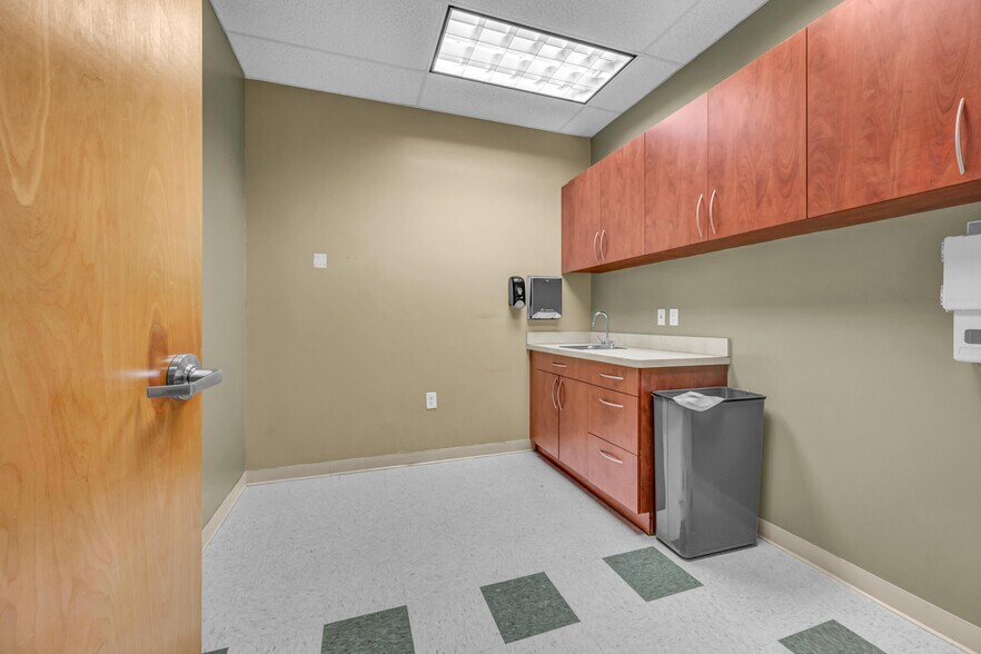 More Photos Of 401 Monroe Tpke, Monroe General Retail For Lease