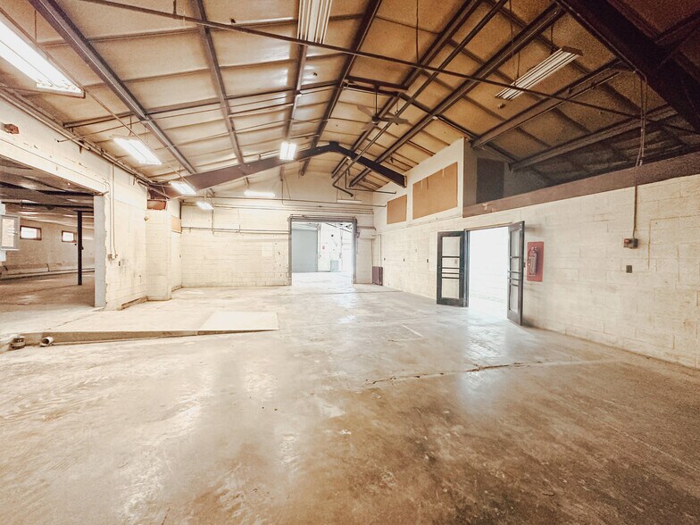 More Photos Of 338 Pound Ln, Duncansville Light Distribution For Lease