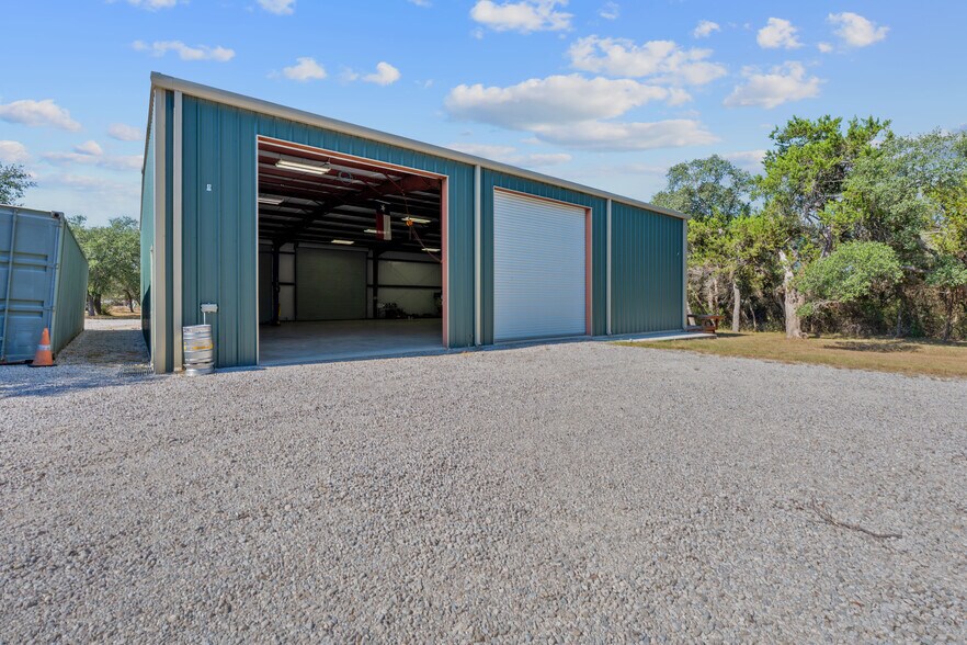 More Photos Of 217 Southern Dr, Johnson City Flex For Lease