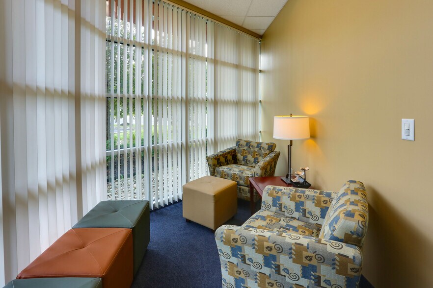 More Photos Of 33 Dodge Rd, Amherst Office For Lease