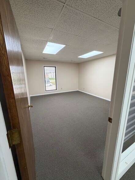 More Photos Of 20620 Burl Ct, Joliet Warehouse For Lease