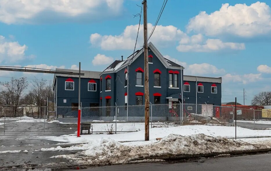 More Photos Of 395 Maple St, Rochester Office For Sale