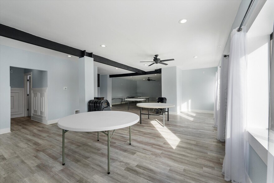 More Photos Of 7518 W Fond Du Lac Ave, Milwaukee Freestanding For Sale
