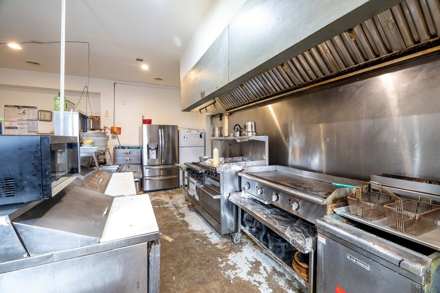 More Photos Of 111 W Union St, Goodland General Retail For Sale