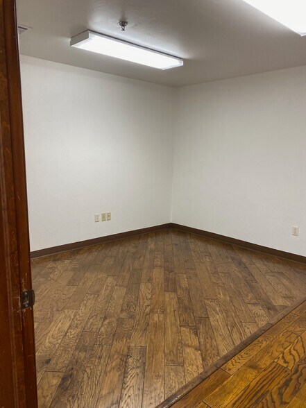 More Photos Of 3420 S Purdue St, Oklahoma City Warehouse For Lease