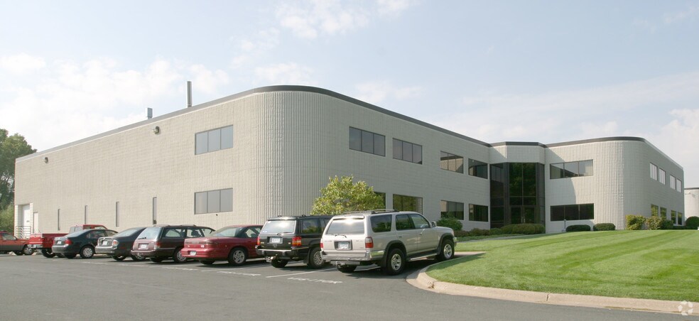 More Photos Of 301-303 W County Rd E2, New Brighton Manufacturing For Sale