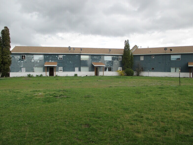 Primary Photo Of 7723 W Sunset Hwy, Spokane Apartments For Sale