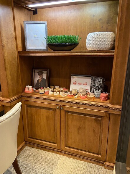 More Photos Of 42104 N Venture Dr, Anthem Office For Sale