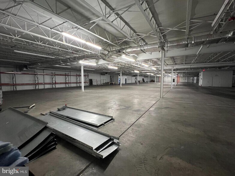 More Photos Of 301 SE 4th St, Milford Light Manufacturing For Lease