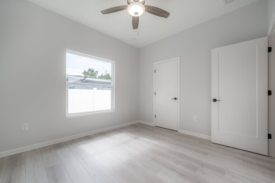 More Photos Of 3921 State St, Tampa Specialty For Sale