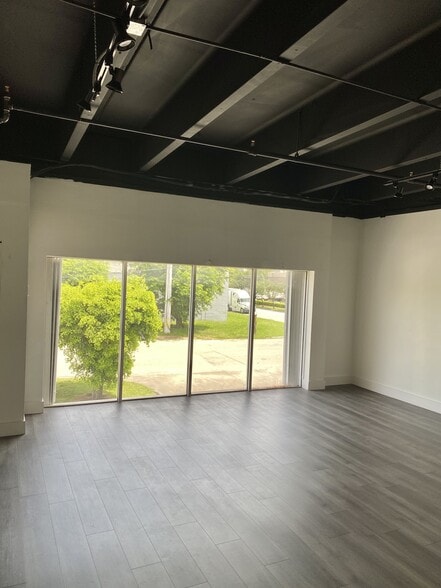 More Photos Of 6992-6994 NW 82nd Ave, Miami Warehouse For Lease
