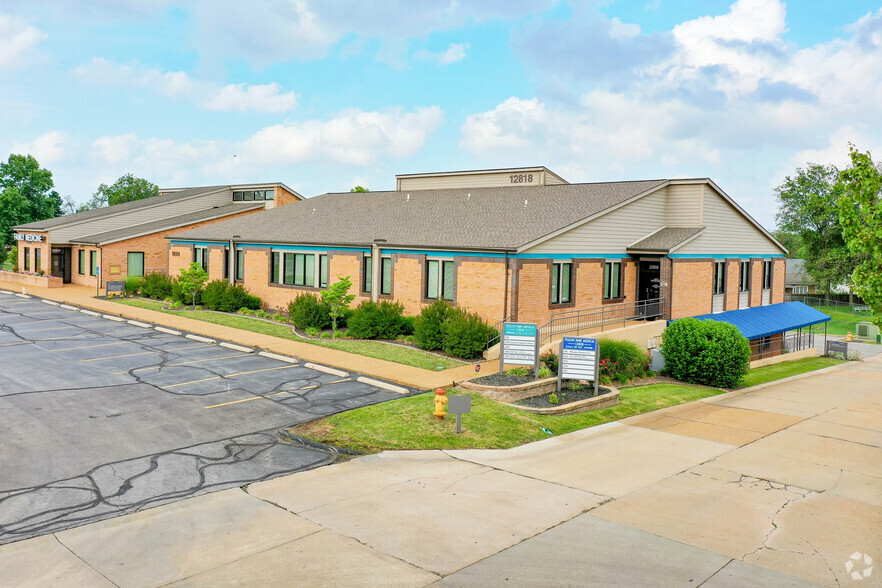 Primary Photo Of 12810-12818 Tesson Ferry Rd, Saint Louis Medical For Lease