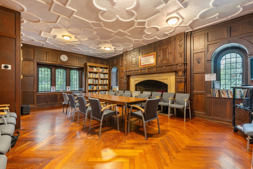 More Photos Of 190 Camp Hill Rd, Fort Washington Religious Facility For Lease