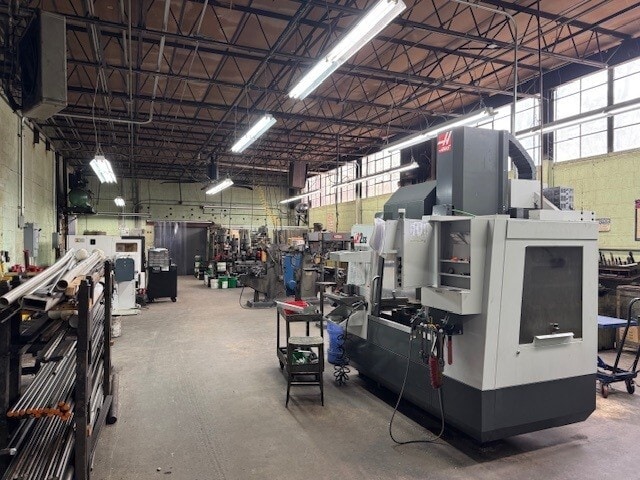 More Photos Of 140 Emjay Blvd, Brentwood Manufacturing For Sale