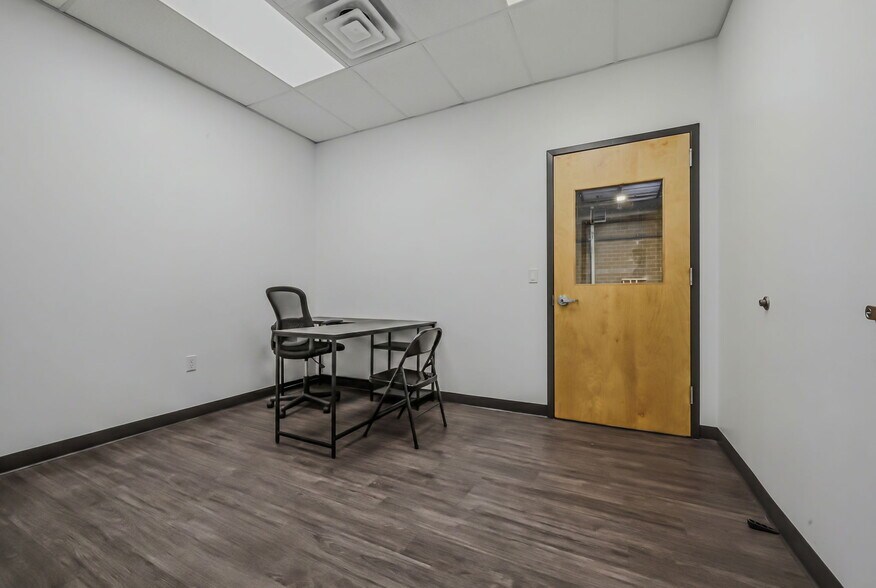 More Photos Of 410 Diamond State Blvd, Middletown Light Distribution For Lease