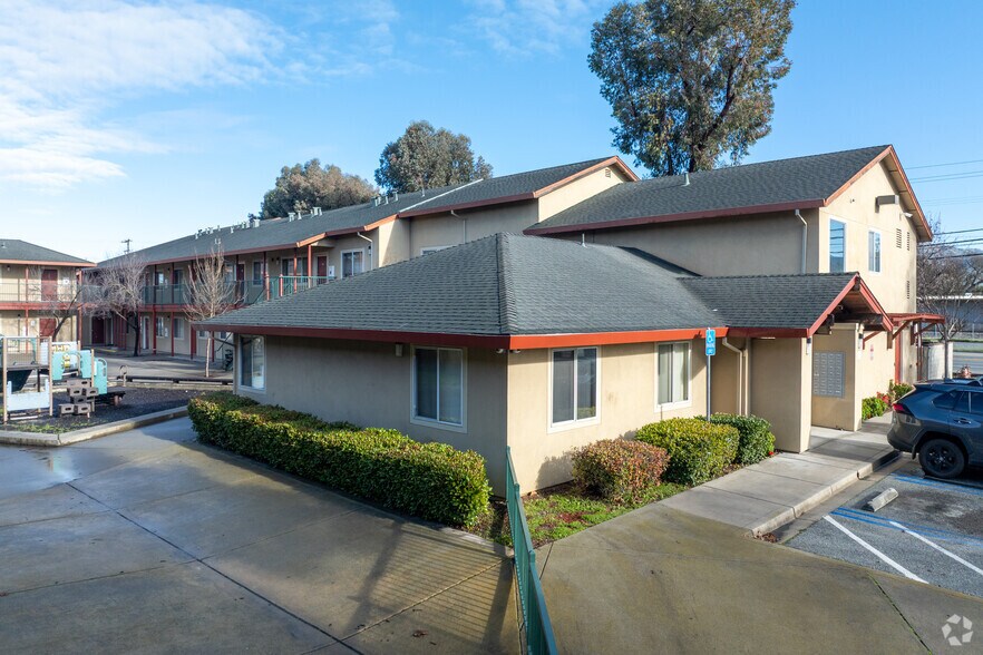 Primary Photo Of 13535-13545 Monterey Rd, San Martin Schools For Lease