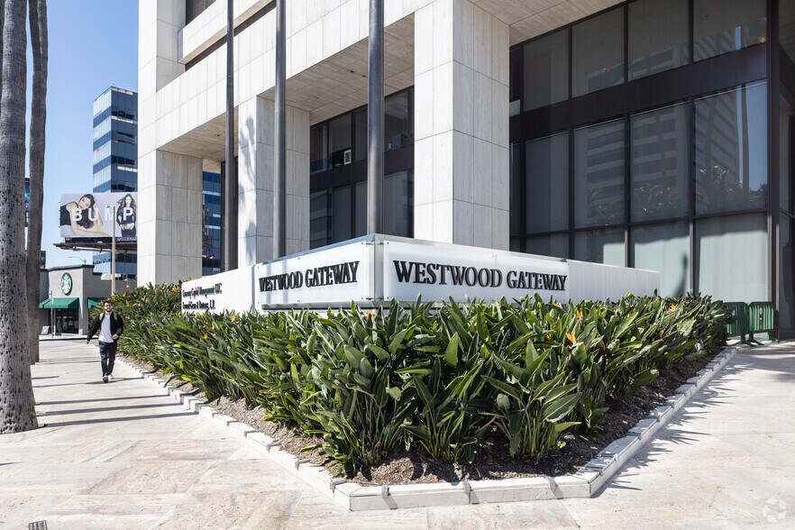 More Photos Of 11111 Santa Monica Blvd, Los Angeles Office For Lease