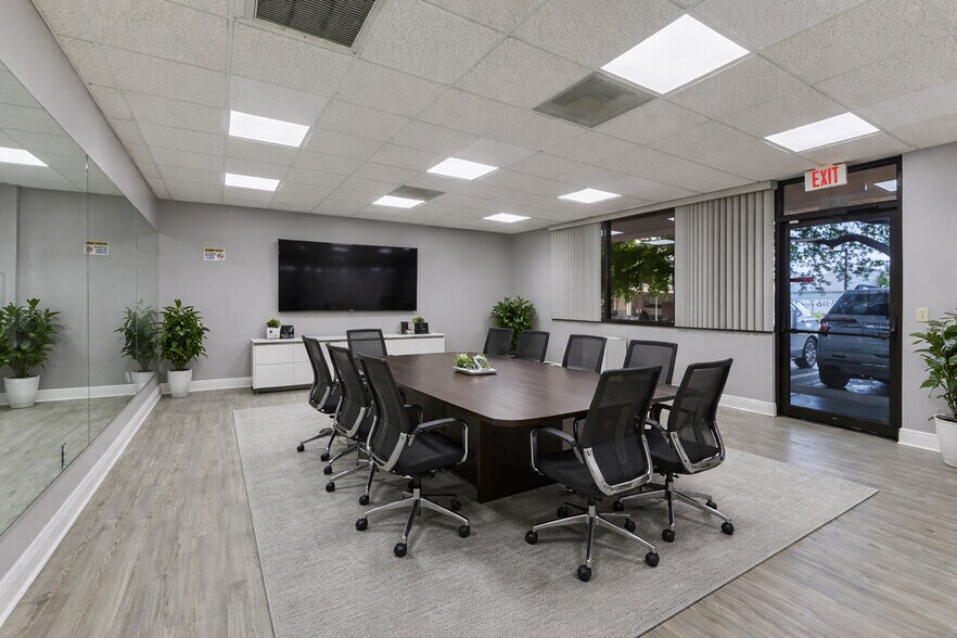 More Photos Of 1425 Viscaya Pky, Cape Coral Office For Lease