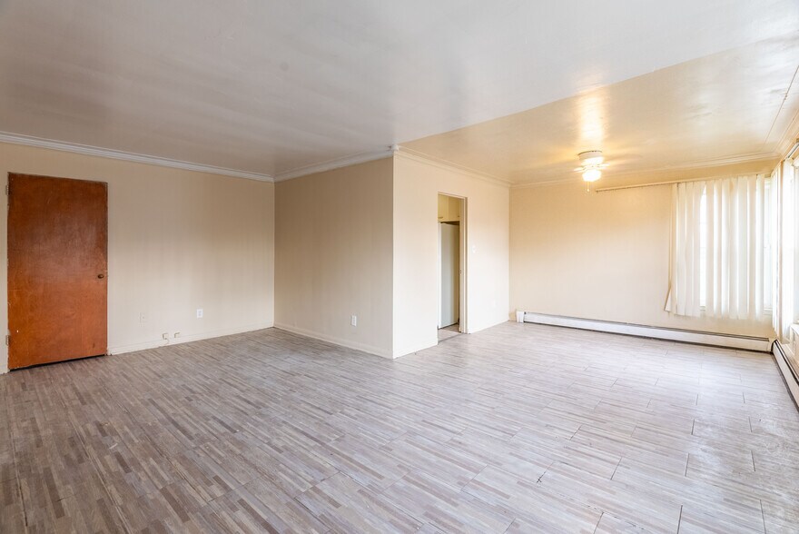 More Photos Of 2017 Burlingame St, Detroit Multifamily For Sale