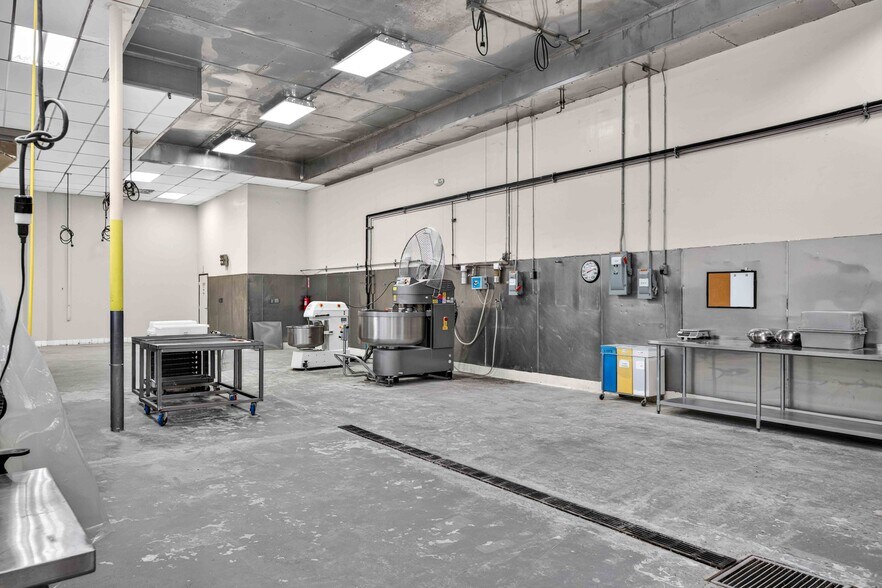 More Photos Of 12220 Rivera Rd, Whittier Warehouse For Lease