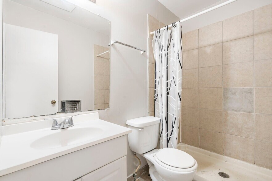 More Photos Of 1107-1109 W 76 Country Blvd, Branson General Retail For Sale