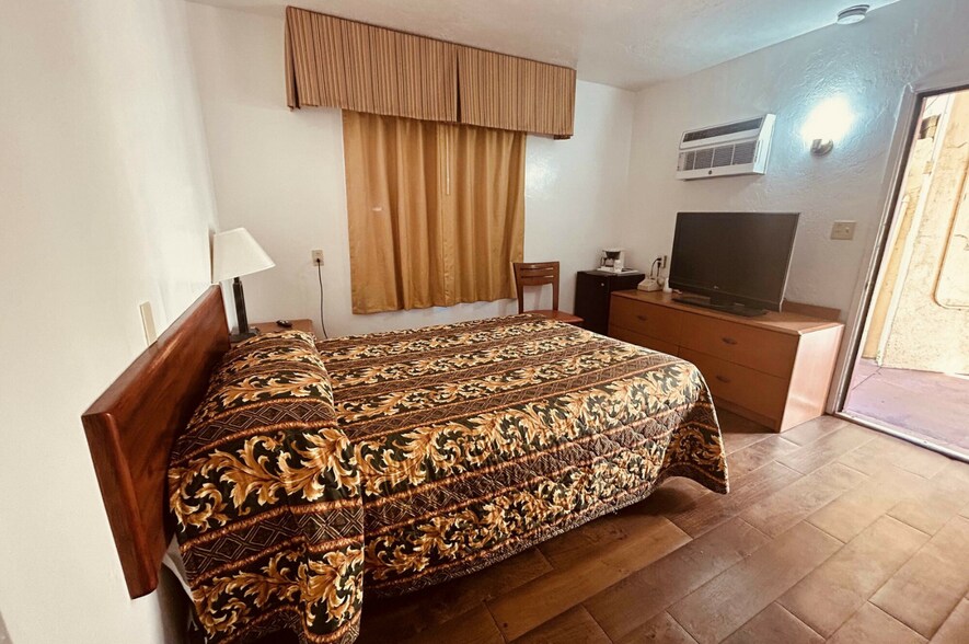 More Photos Of 1650 N Oracle Rd, Tucson Hotel For Sale