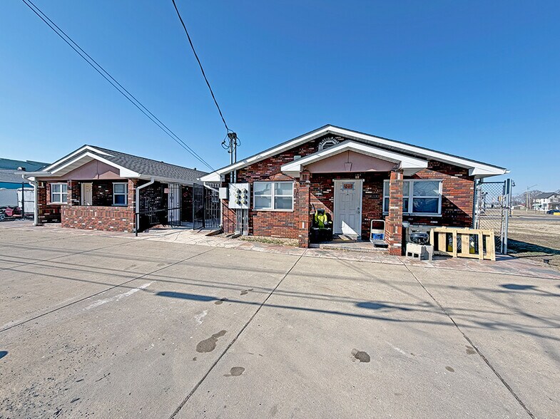 More Photos Of 1832 Cleveland Blvd, Granite City Apartments For Sale