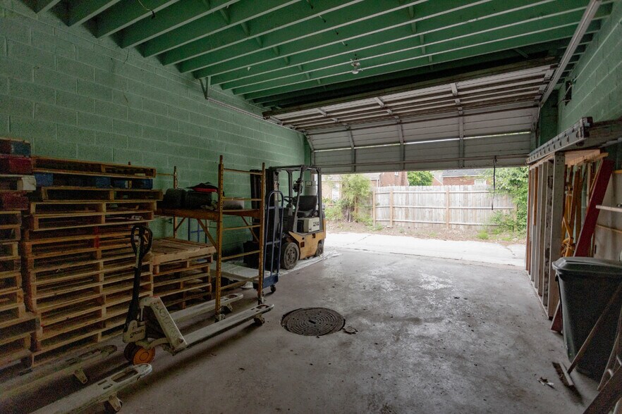 More Photos Of 16813 Wyoming, Detroit Showroom For Sale
