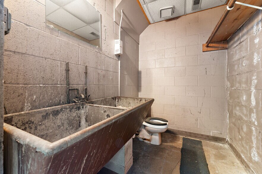 More Photos Of 5843 Us-6, Portage Auto Repair For Sale