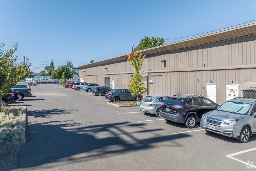 More Photos Of 560 21st St SE, Salem Manufacturing For Lease