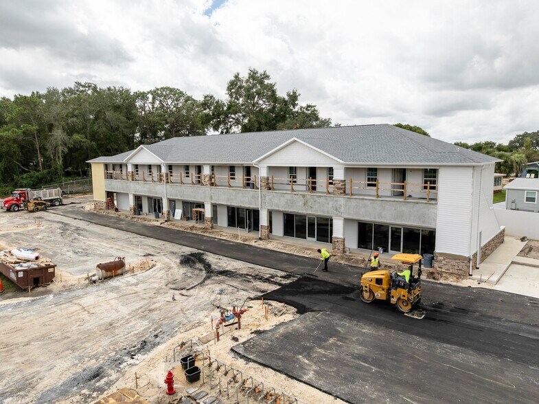 More Photos Of 1124 Teague Trail, Lady Lake General Retail For Lease