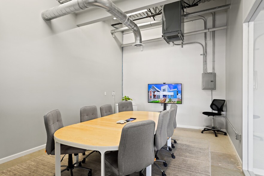 More Photos Of 2301 E Riverside Dr, Austin Unknown For Lease