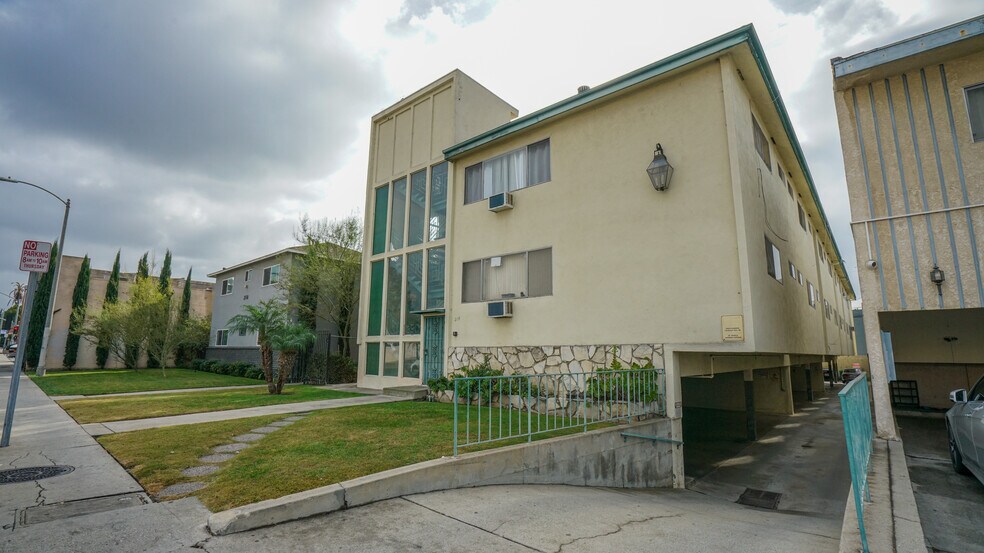 More Photos Of 214 E Chevy Chase Dr, Glendale Apartments For Sale