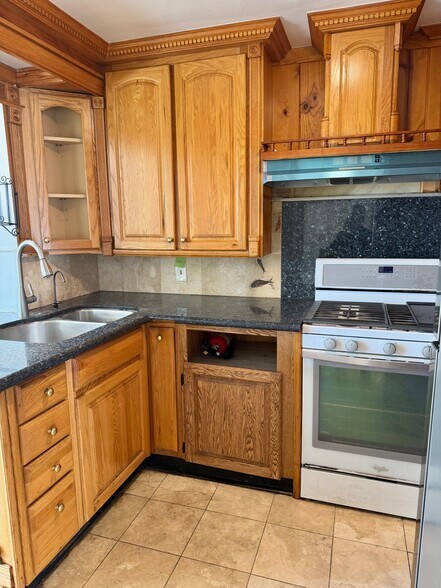 More Photos Of 653 Ramona Ave - Office/Live-Work, Laguna Beach Office For Lease