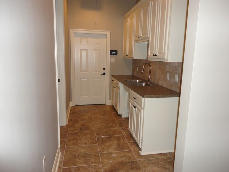 More Photos Of 4021 W.E. Heck Ct, Baton Rouge Office For Lease