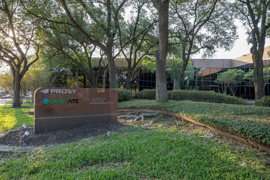 More Photos Of 12727 Featherwood Dr, Houston Medical For Sale